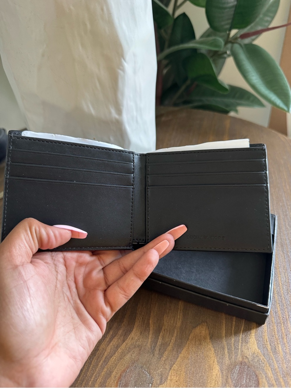 Michael Kors Men’s Slim Billfold Wallet - Black - Picture 3 of 5